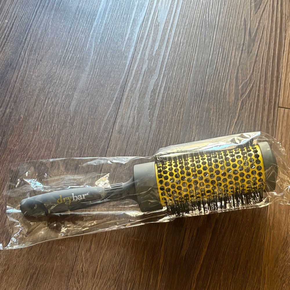 Drybar Full Pint Round Ceramic Brush